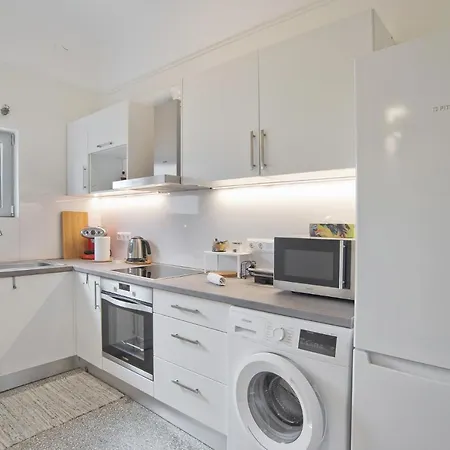 Athina 2Br Apt, Fully Equipped, Kitchen, Ac, Wifi-3